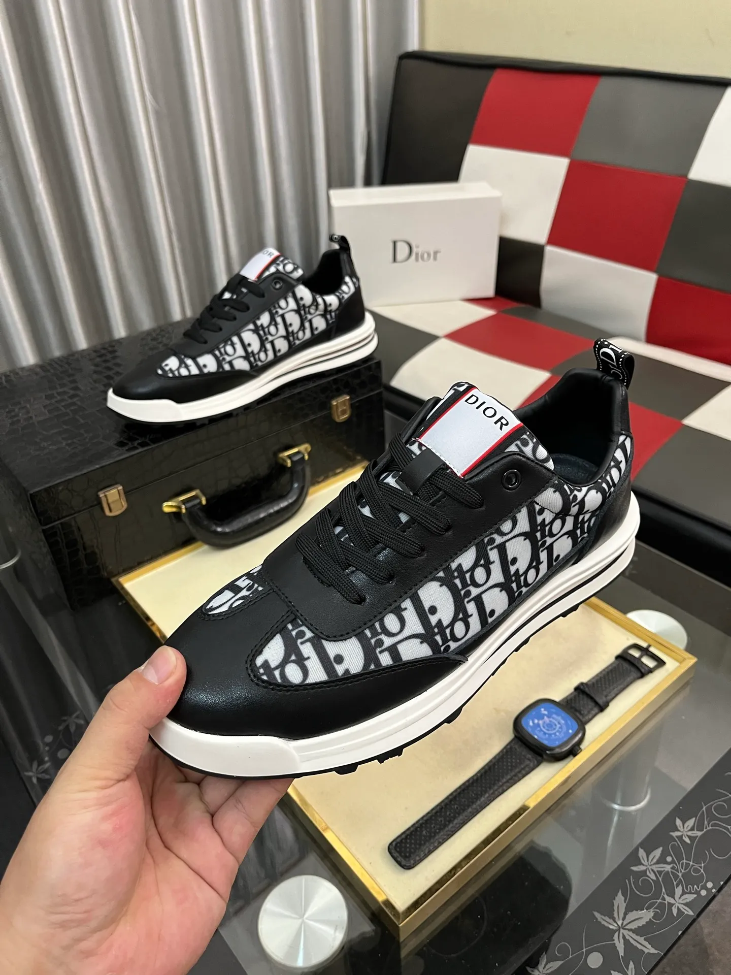 Men's shoes💰420⌚️⌚️[Dior] Dior's new men's genuine leather casual shoes, the highest version on the market, any comparison is welcome🆚! The original leather has excellent texture and is super high-end! Fetal sheep net lining imported from Italy, removable pad! Luxurious materials and fine workmanship, highly recommended! Code number: 38-443️⃣Colors available
